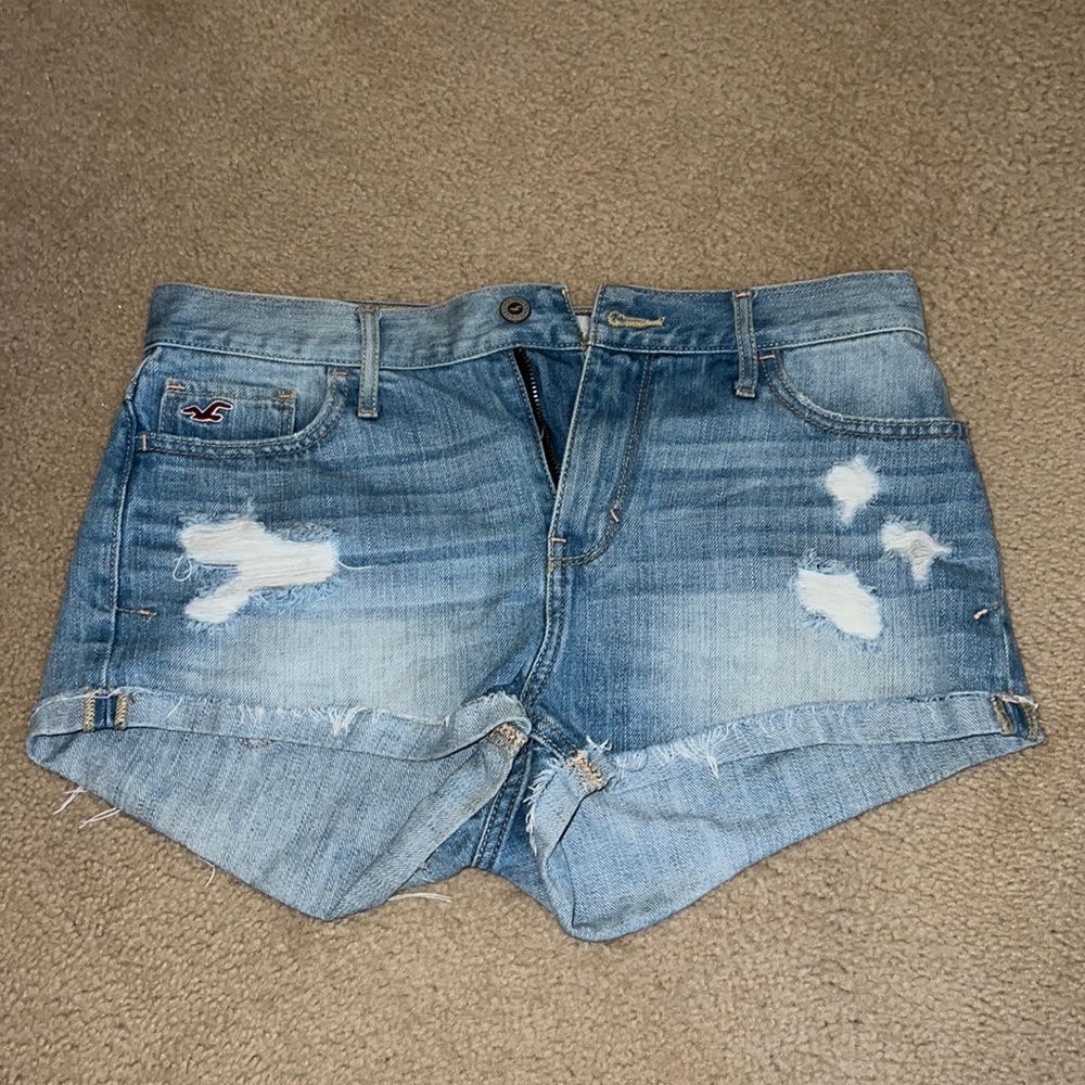 Light ripped shorts!